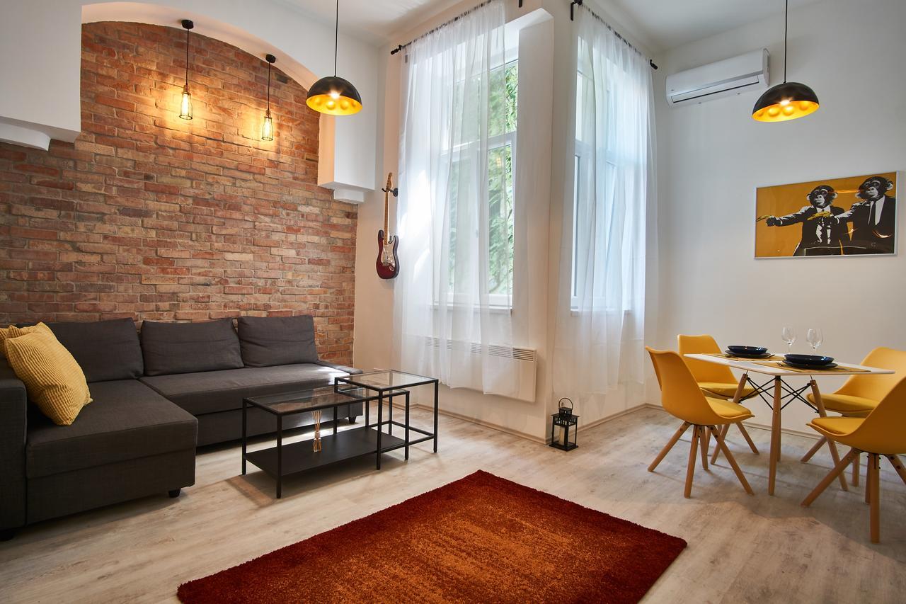 Design Apartment In The City Center With Ac Budapest Exterior photo